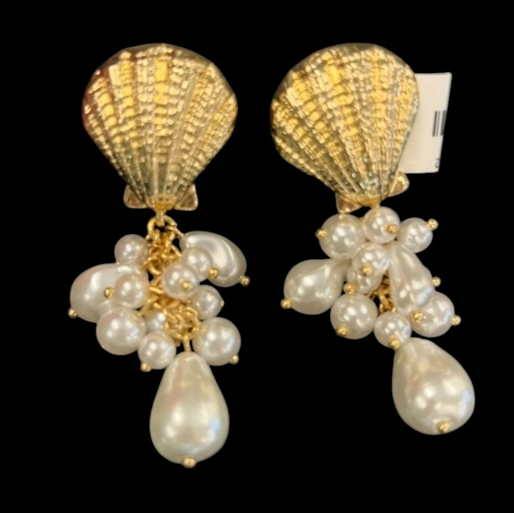 💛🔹️ House of Harlow 🔹️1960 Golden tone Sea shell Cluster  pearls earrings